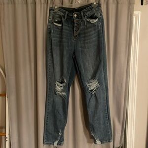 Judy Blue Boyfriend Fit Jeans. Size 9/29. Button Fly and super comfortable.